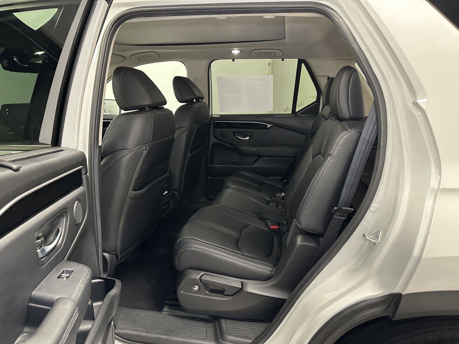 Used 2025 Honda Pilot Touring image 32