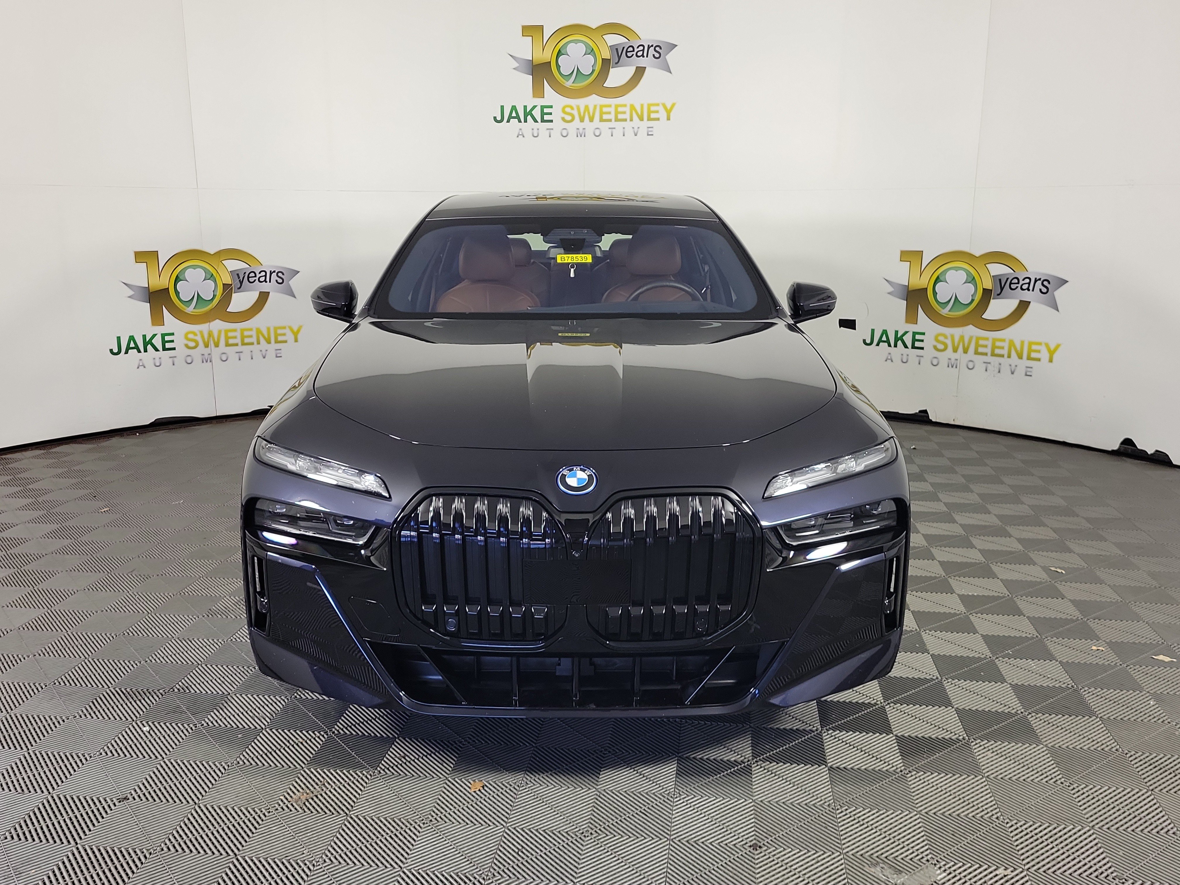 Certified 2024 BMW i7 xDrive60 w/ Executive Package AWD/4WD image 2