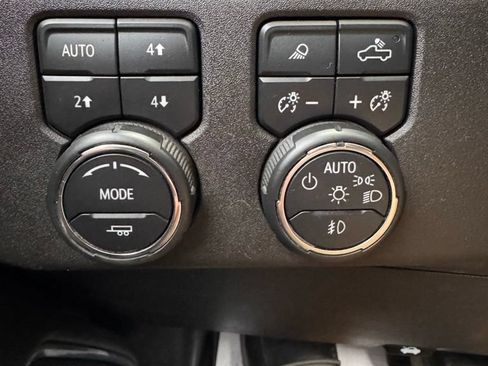 Used 2023 Chevrolet Silverado 1500 LTZ w/ LTZ Convenience Package II AWD/4WD image 27