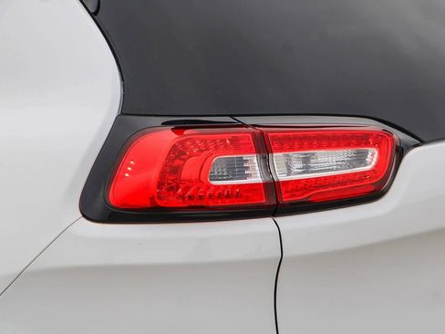 Used 2018 Jeep Cherokee Latitude image 11