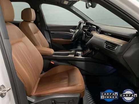 Used 2022 Audi e-tron Premium Plus w/ Premium Plus Package image 24