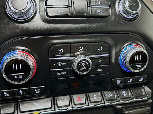 Used 2022 GMC Sierra 2500 AT4 w/ AT4 Preferred Package image 17