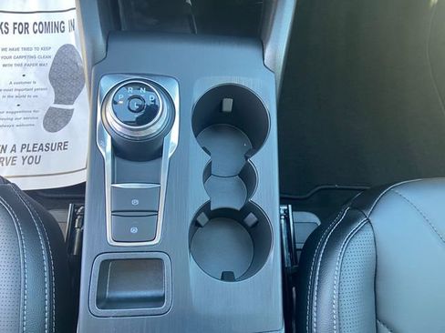 New 2025 Ford Escape SE w/ PHEV Premium Package image 28