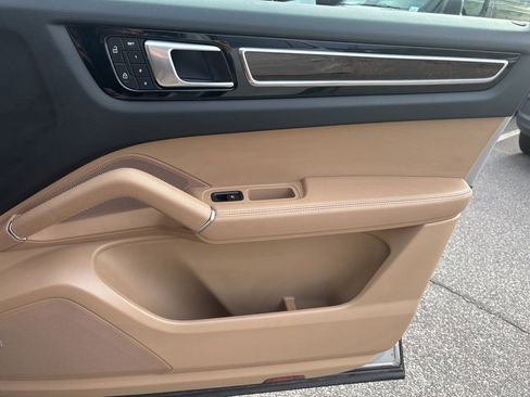 Used 2022 Porsche Cayenne Platinum Edition image 26