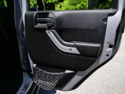 Used 2016 Jeep Wrangler Unlimited Rubicon AWD/4WD image 32