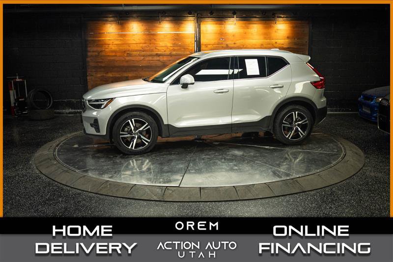 Used 2023 Volvo XC40 B5 Plus AWD/4WD image 1