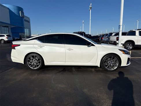 Used 2023 Nissan Altima 2.0 SR image 4