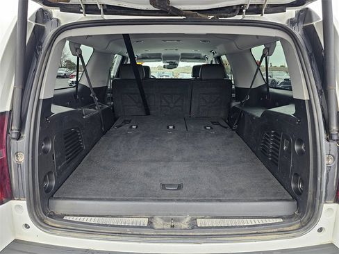 Used 2018 Chevrolet Suburban LT image 14