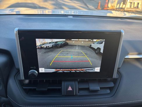 Used 2025 Toyota RAV4 XLE image 17
