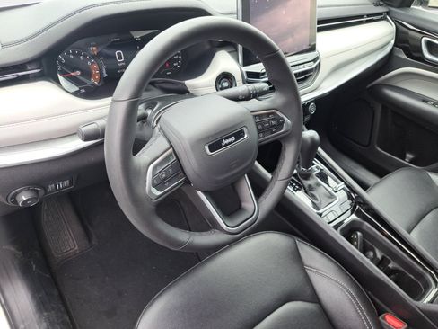 Used 2025 Jeep Compass Limited AWD/4WD image 13