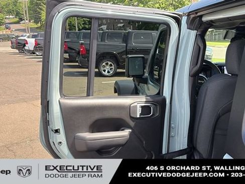 Used 2024 Jeep Wrangler Unlimited AWD/4WD image 22