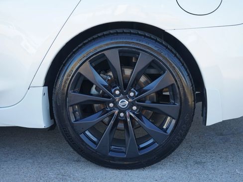 Used 2019 Nissan Maxima SR w/ Premium Package image 14