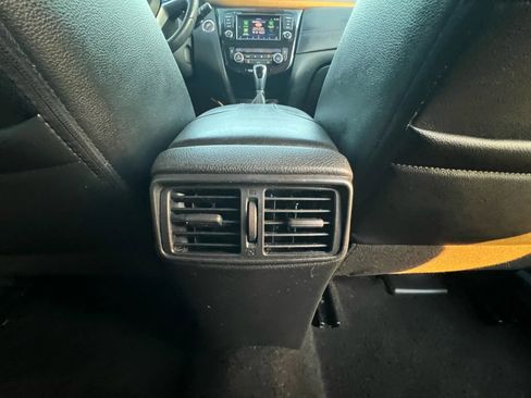 Used 2020 Nissan Rogue SL image 37