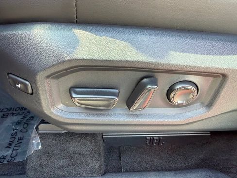 Used 2025 Toyota Tundra Platinum AWD/4WD image 14
