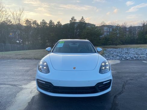 Used 2022 Porsche Panamera image 8