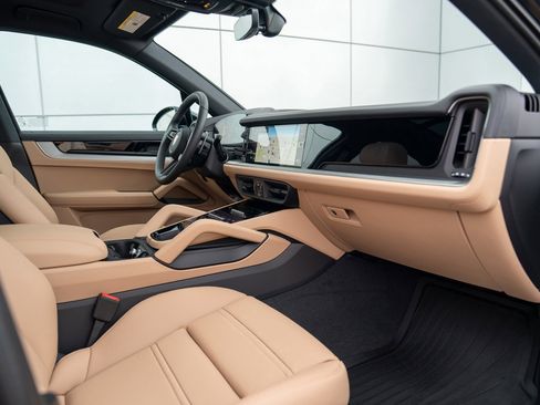 Used 2026 Porsche Cayenne image 25