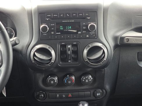 Used 2018 Jeep Wrangler Unlimited Sport S image 12