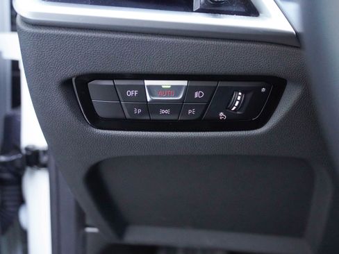 Certified 2025 BMW 330i xDrive Sedan AWD/4WD image 16