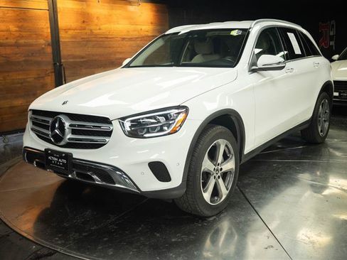 Used 2022 Mercedes-Benz GLC 300 4MATIC image 2