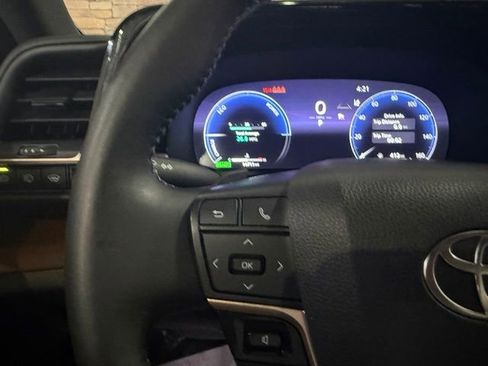 Used 2025 Toyota Crown Signia AWD/4WD image 15