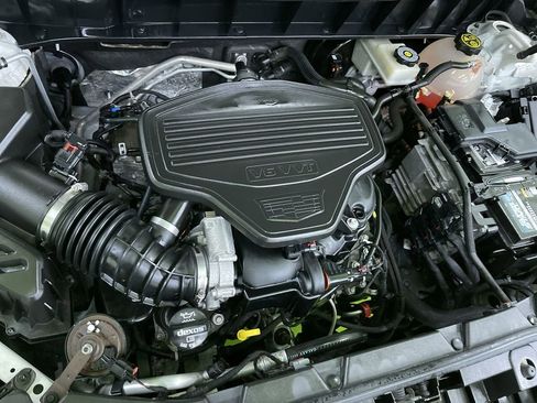 Used 2017 Cadillac XT5 Luxury w/ Driver Awareness Package image 32