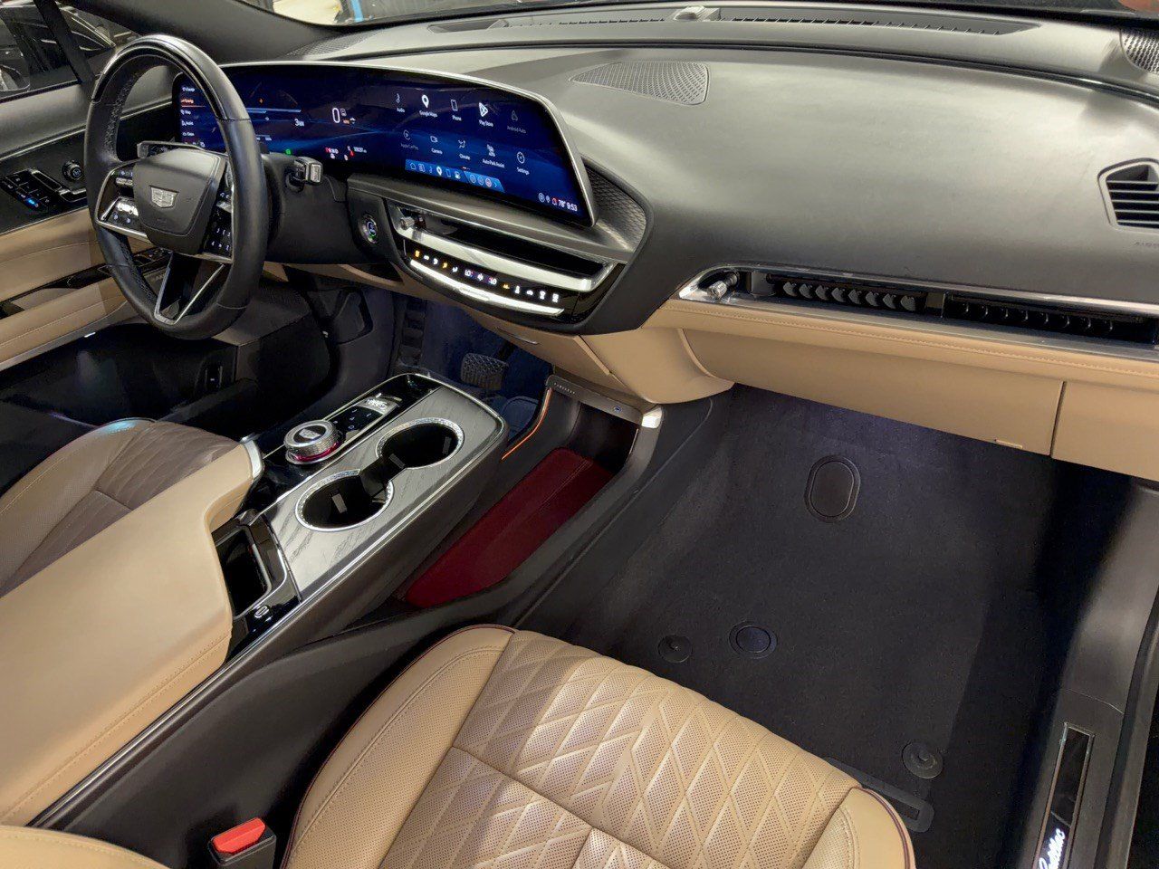 Certified 2024 Cadillac Lyriq Luxury w/ Nappa Leather Package AWD/4WD image 31