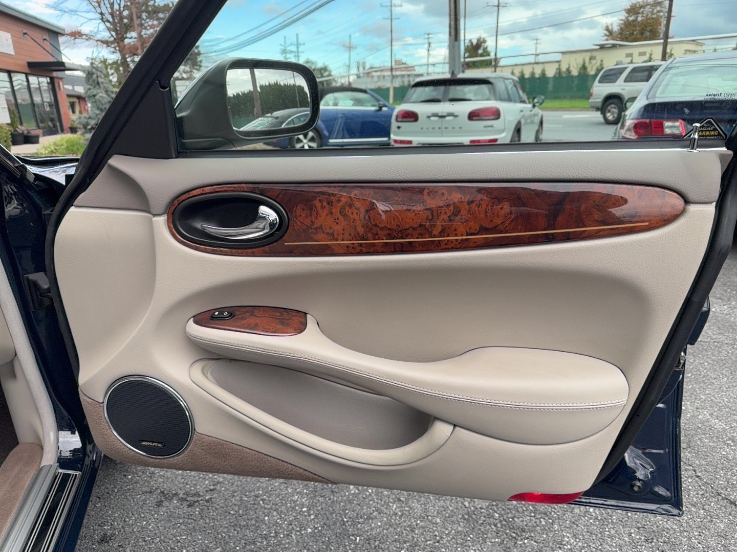 Used 2000 Jaguar XJ RWD image 27