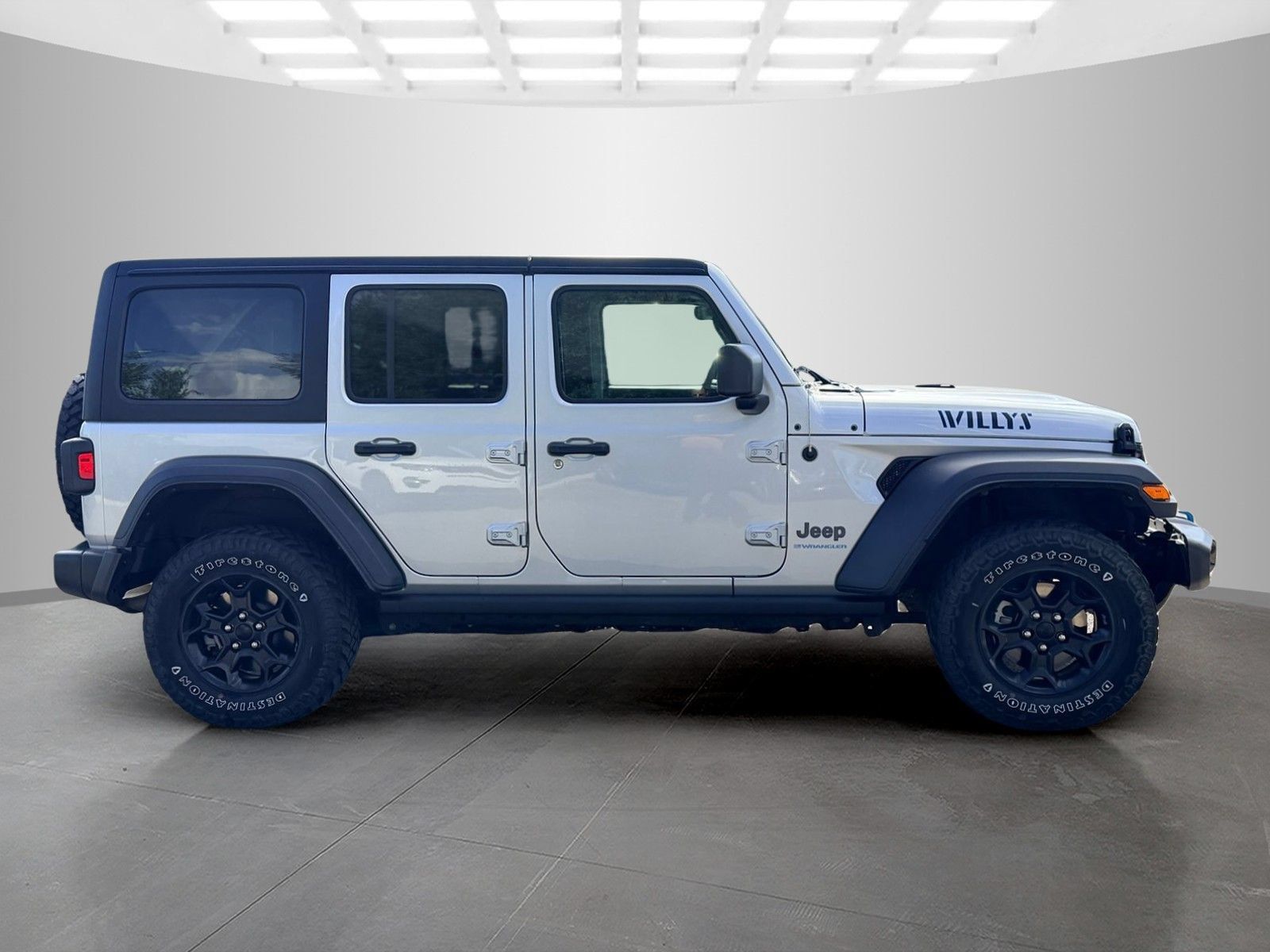 Used 2023 Jeep Wrangler Unlimited w/ Cold Weather Group AWD/4WD image 4