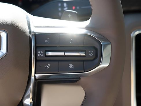 New 2026 GMC Yukon XL Denali w/ Denali Reserve Package image 13