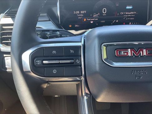 Used 2025 GMC Acadia Elevation FWD image 19