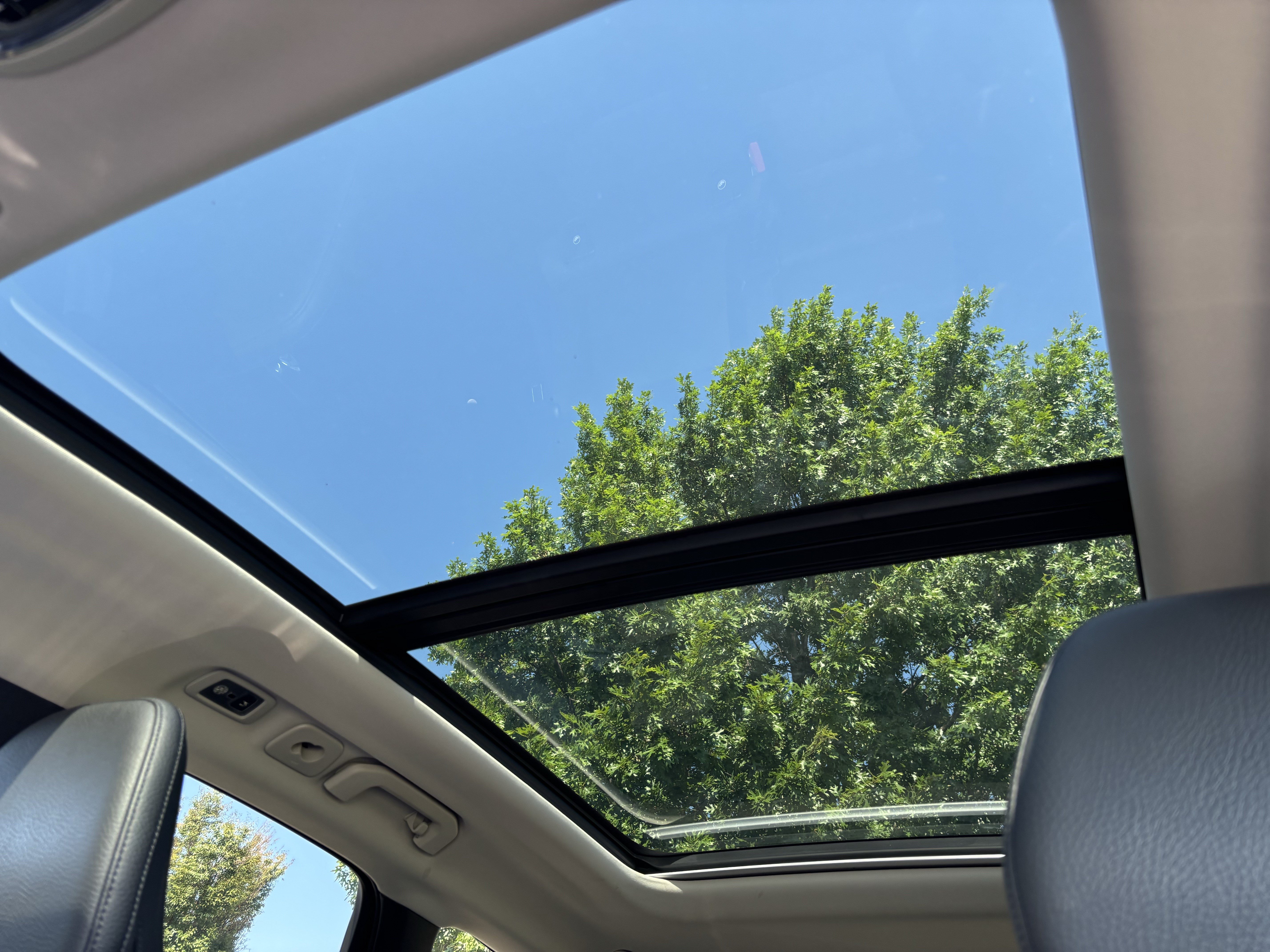 Used 2019 Volvo XC60 T5 Momentum w/ Multimedia Package FWD image 30