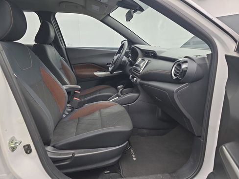 Used 2020 Nissan Kicks SR FWD image 37