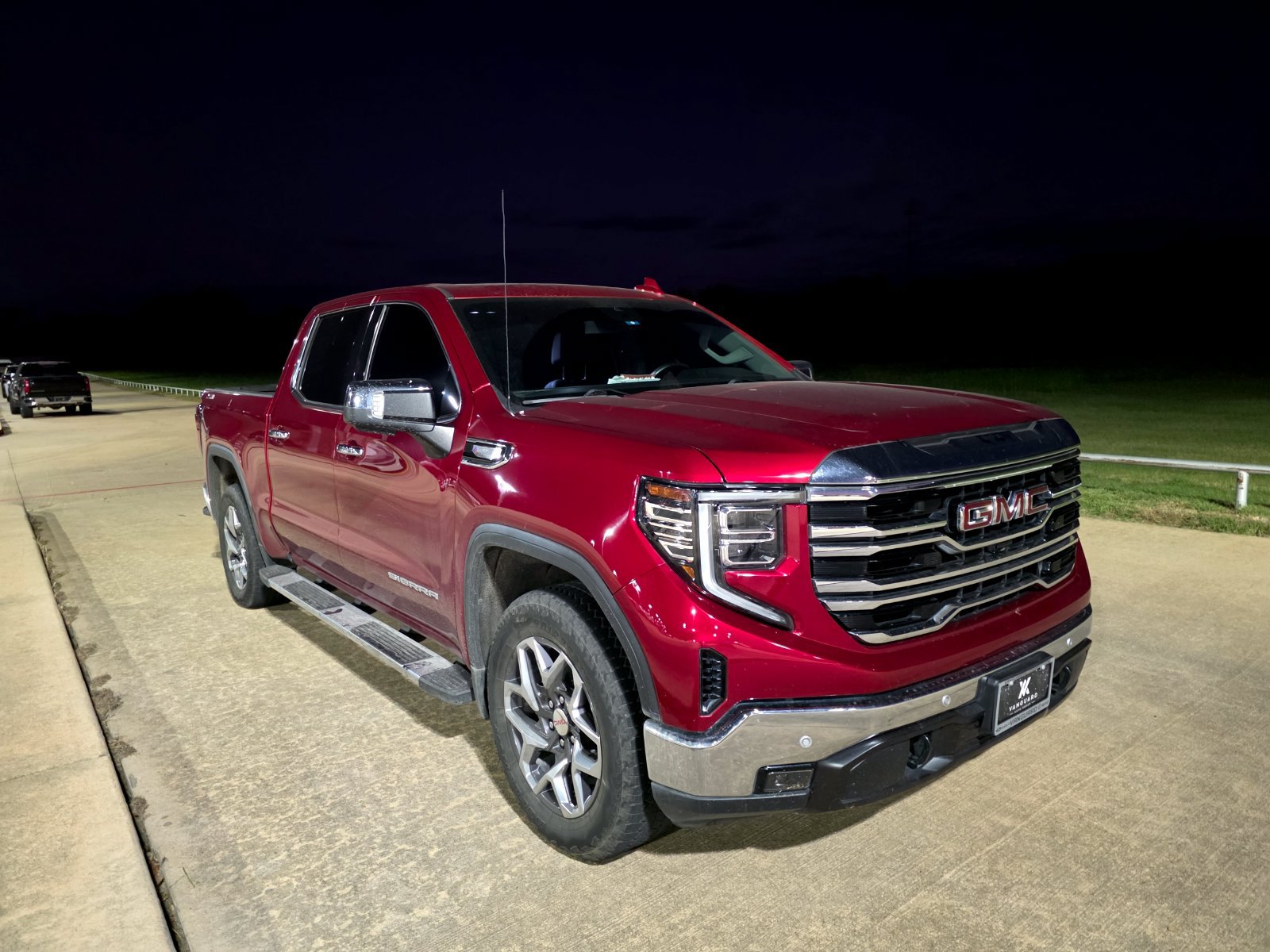 Used 2024 GMC Sierra 1500 SLT AWD/4WD image 2