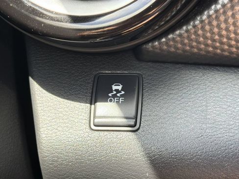 Used 2018 Nissan Kicks SV FWD image 19