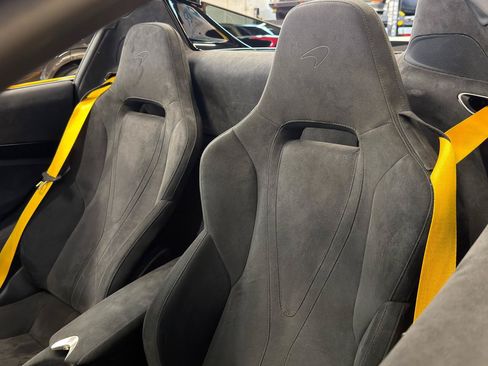 Used 2024 McLaren 750S Spider RWD image 16