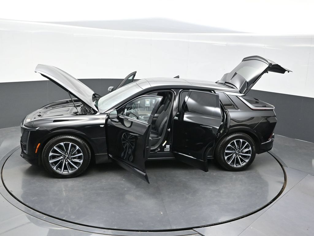 Certified 2025 Cadillac Lyriq Luxury AWD/4WD image 40