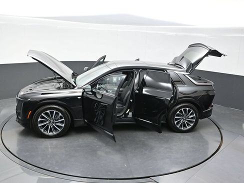 Certified 2025 Cadillac Lyriq Luxury AWD/4WD image 40