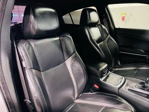 Used 2020 Dodge Charger SXT w/ Leather Interior Group RWD image 31