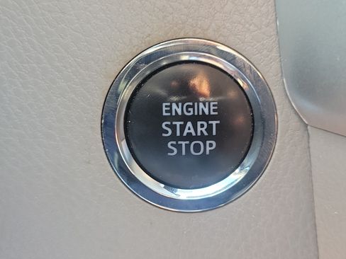 Used 2017 Toyota Highlander XLE FWD image 28