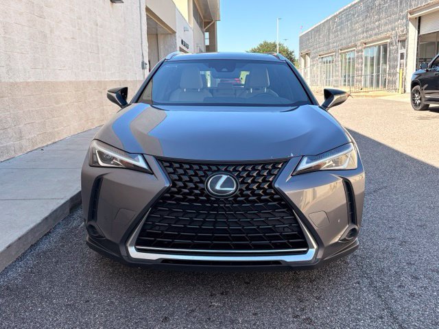 Used 2019 Lexus UX 200 w/ Premium Package FWD image 2