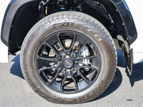 Used 2024 Toyota Tundra Platinum w/ TRD Off-Road Package AWD/4WD image 31