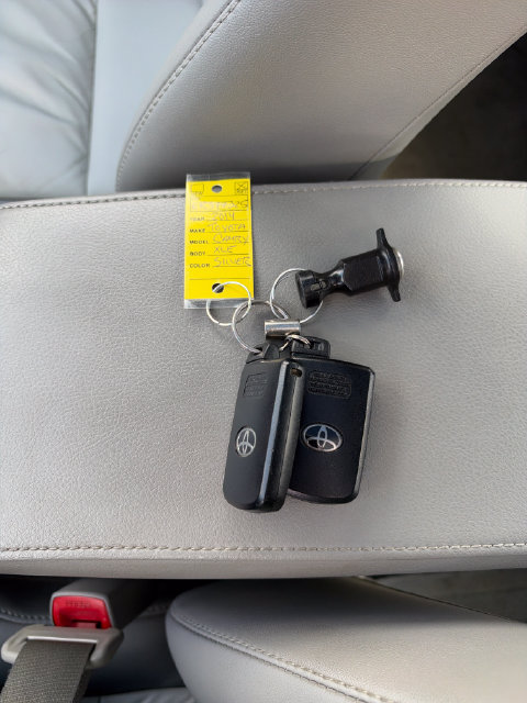 Used 2014 Toyota Camry XLE w/ Leather Package FWD image 12