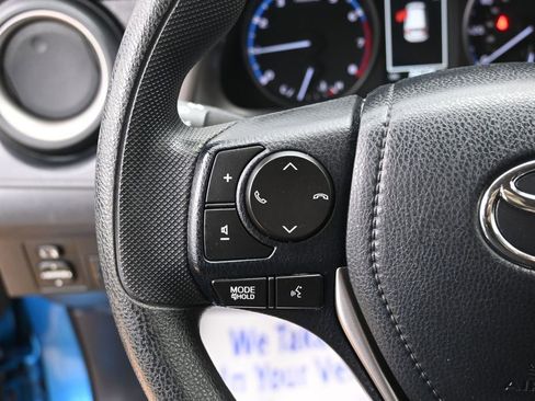 Used 2017 Toyota RAV4 LE w/ Carpet Mat Package image 20