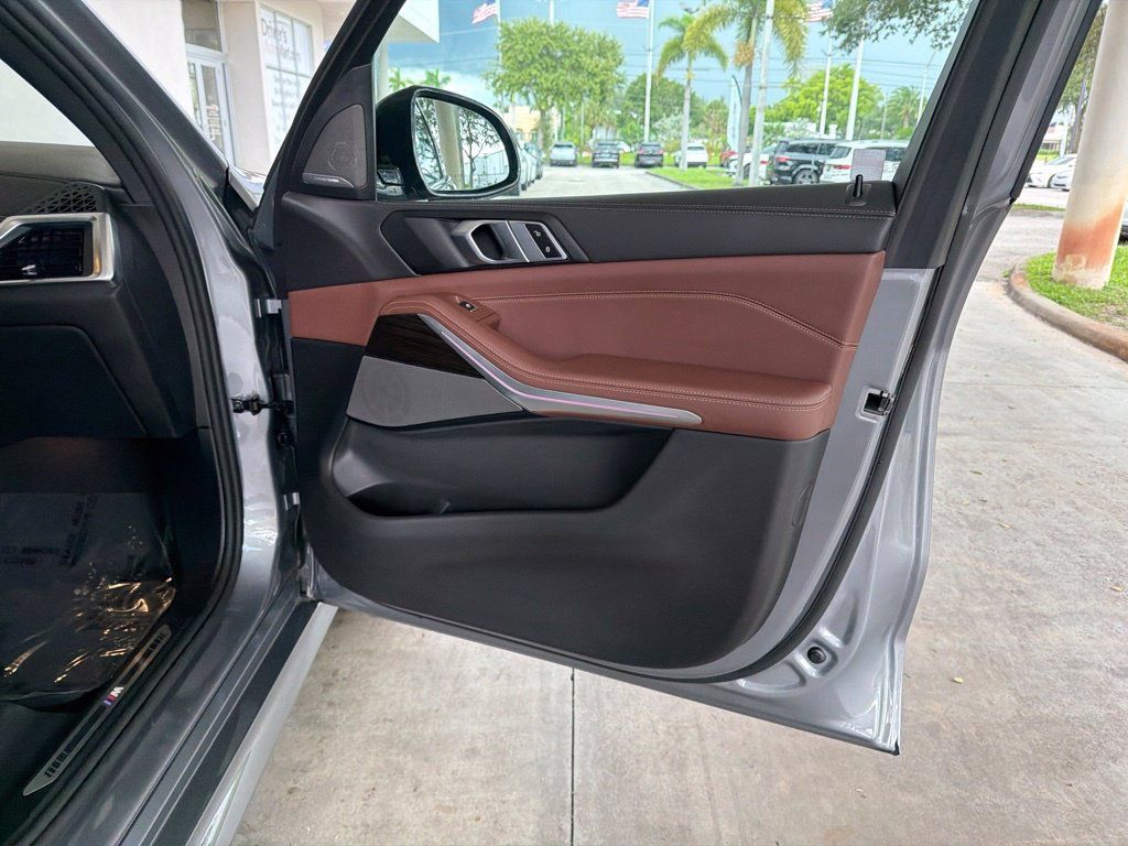 Used 2026 BMW X5 sDrive40i w/ M Sport Package RWD image 32