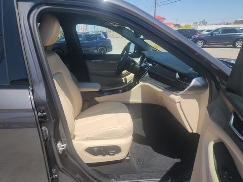 Used 2024 Jeep Grand Cherokee Limited image 40