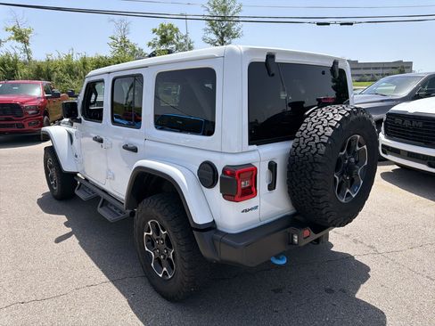 Used 2023 Jeep Wrangler Unlimited Rubicon 4xe w/ Cold Weather Group AWD/4WD image 9