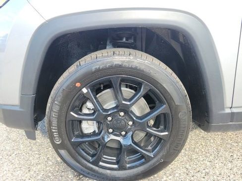 Used 2024 Jeep Compass Latitude w/ Sun and Sound Group image 12