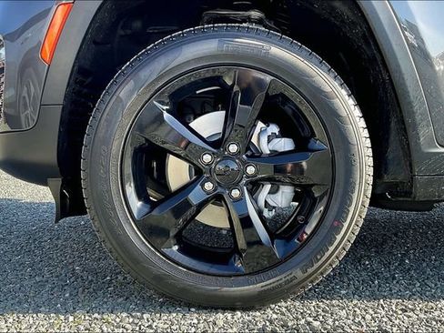 New 2024 Jeep Grand Cherokee Limited w/ Black Appearance Package image 13