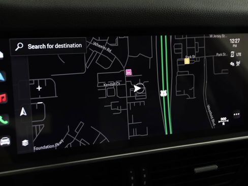 Used 2023 Porsche Cayenne Coupe image 9