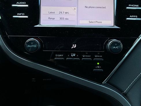 Used 2018 Toyota Camry SE image 23